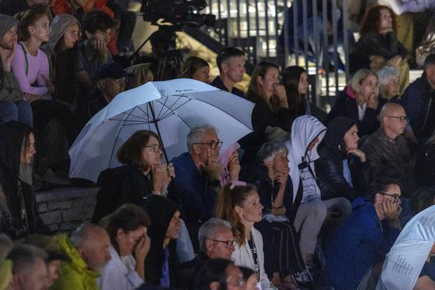 Pula: U Malom rimskom kazalištu odigrana je predstava "Antigona - 2000 godina kasnije"