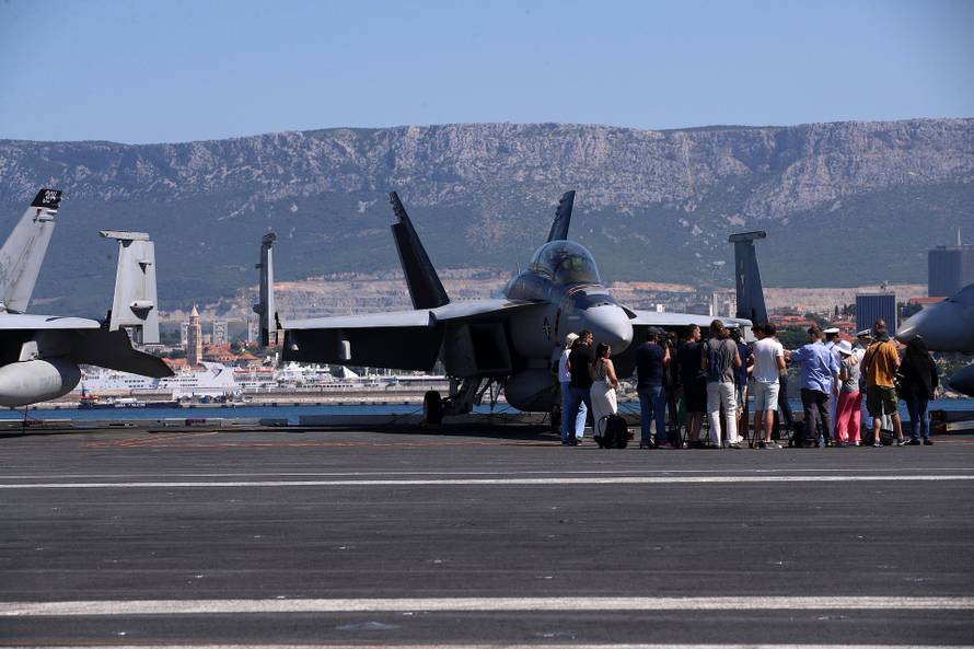 Posjetili smo američki nosač zrakoplova USS Gerald R. Ford koji je u jutarnjim satima stigao u Split