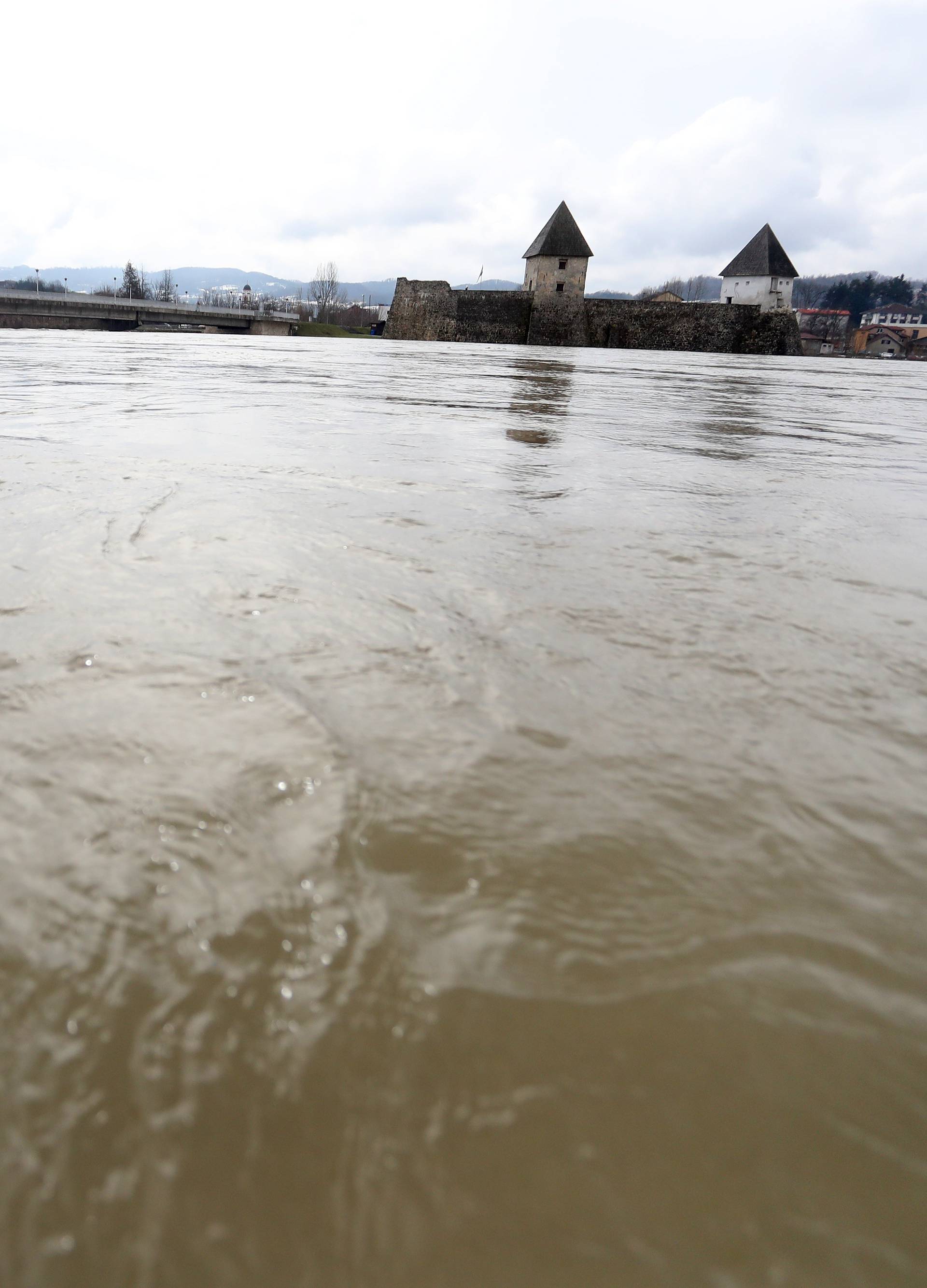 'Kuća se počela rušiti. Zaletio sam se i skočio s prvog kata...'