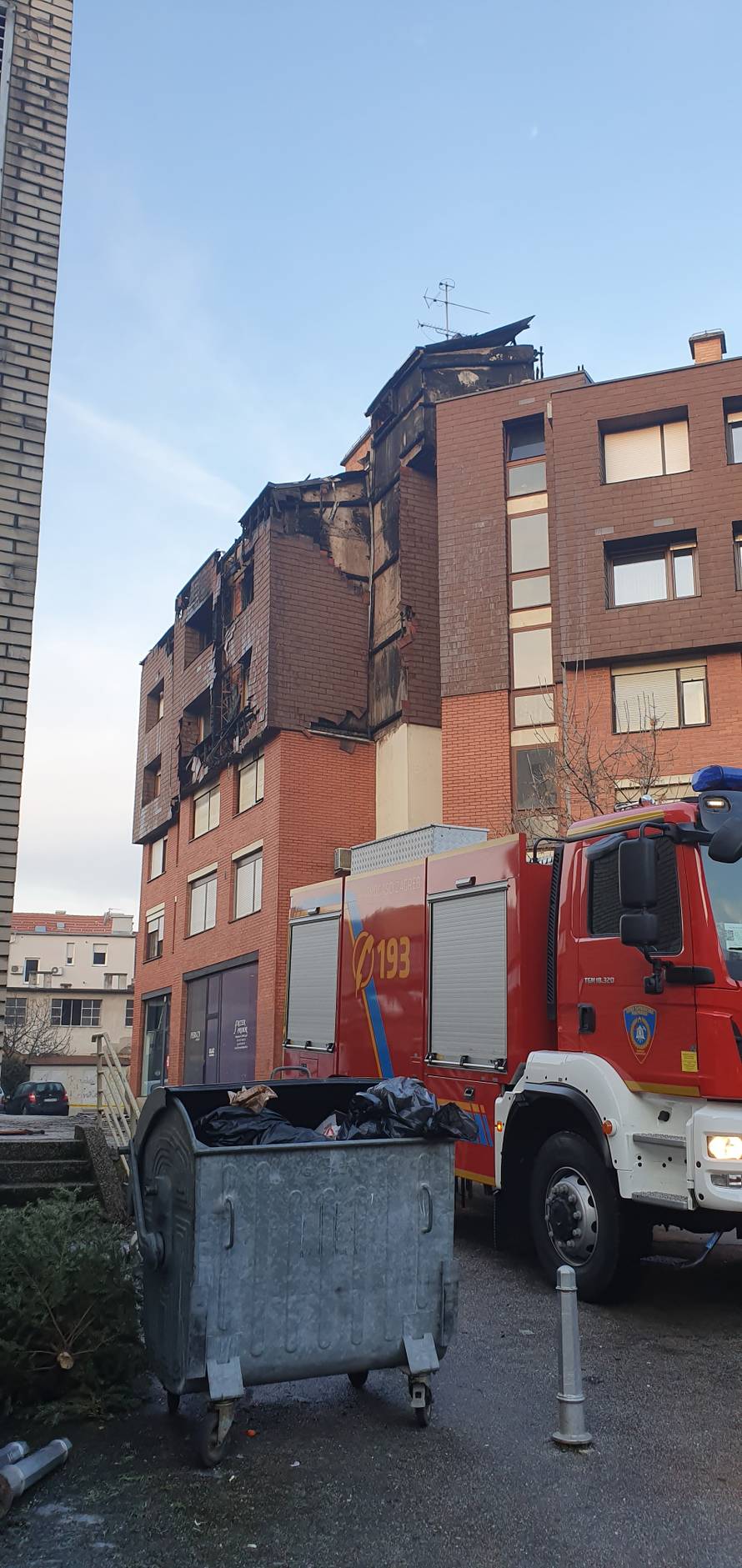 Vatrogasci i dalje na požarištu: 'Susjeda je vrištala, u šoku je'