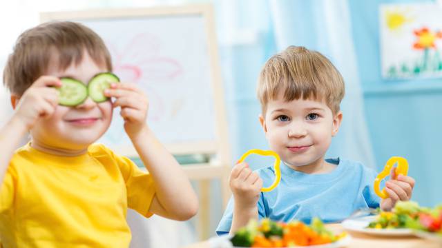 Vitaminski dodaci djeci - da ili ne? Otkrijte što je za njih bolje