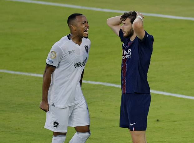 FIFA Club World Cup - Group B - Paris St Germain v Botafogo