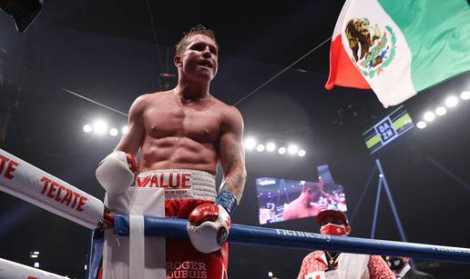 Moćni Canelo Alvarez slavio i ujedinio WBA i WBC pojaseve!