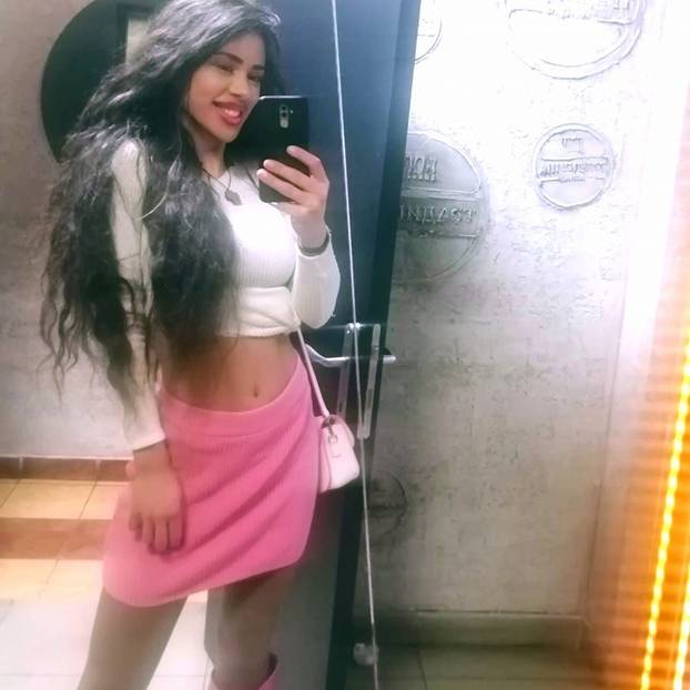 FOTO Djevojka iz Srbije i dalje je hit! Podržava Vučića i 'bježi' od škole. Ovako je izgledala prije