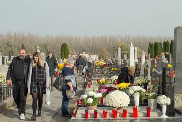 Osijek: GraÄani posjeÄuju grobove dragih preminulih