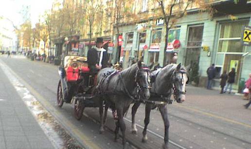 Zagreb: Starim fijakerom vozi turiste centrom grada