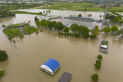 Karlovac: Pogled iz zraka na rijeku Koranu koja se izlila iz svog korita