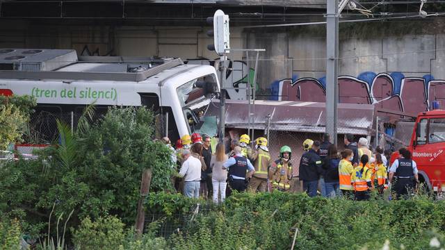 Commuter train collides with goods train on the outskirts of Barcelona