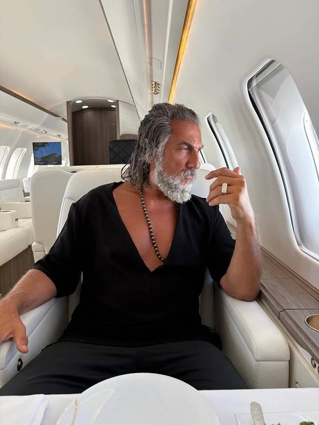 FOTO Zove se Zeus i izgleda kao bog: Ovaj muškarac je trenutno najpoželjniji na internetu!