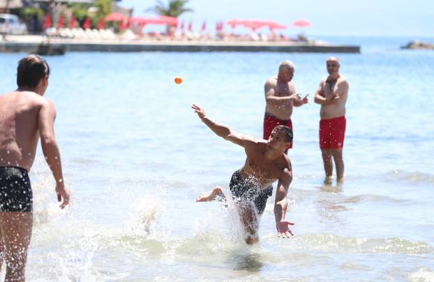 Splitske plaže pune su kupača 