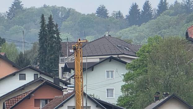 FOTO Mjesto tragedije u Samoboru: Na gradilištu je pala dizalica, zaposlenik stradao