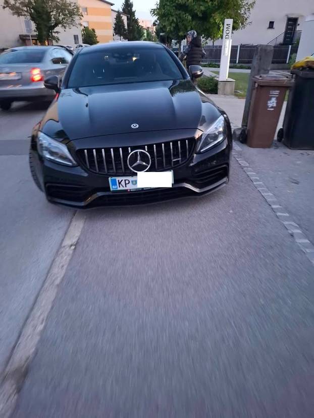 FOTO Bravo majstore, nije ti tu parking! Evo kako se parkira u Hrvatskoj, neke nije ni sram...