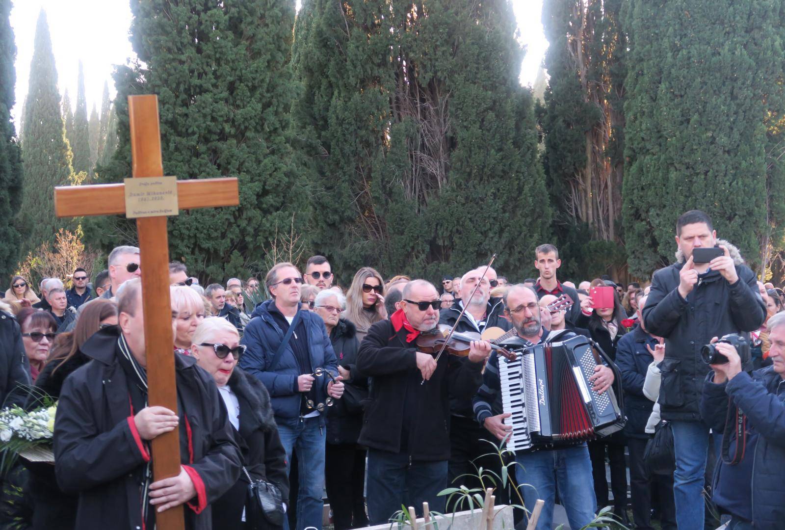 Split: Posljednji ispraćaj Damira Mihanovića-Ćubija na groblju Lovrinac