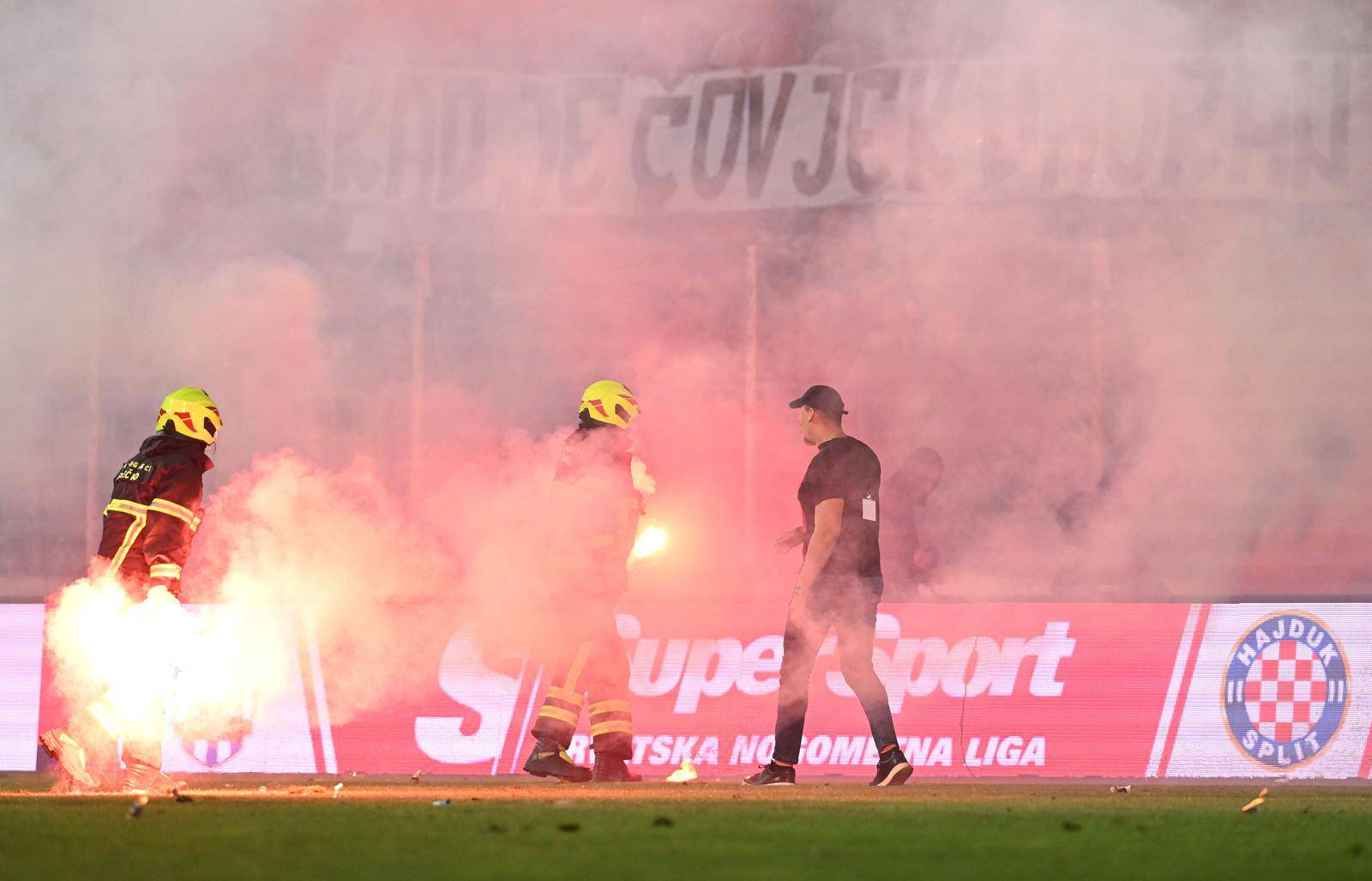 Zagreb: Torcida bakljama zasula teren u Kranjčevićevoj