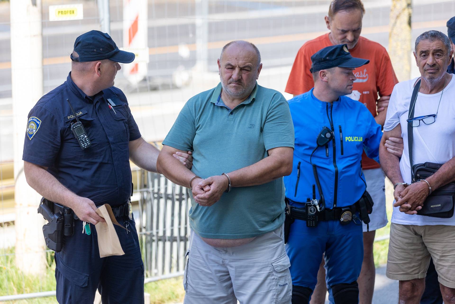 Osijek: Privođenje petorice uhićenih za ratni zločin sucu istrage na Županijskom sudu