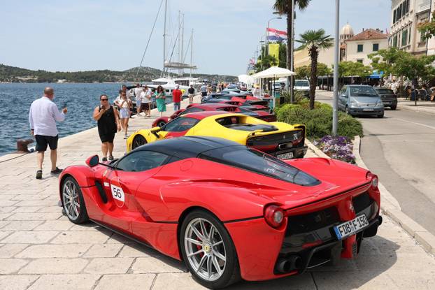 Šibenik: Turneja Ferrari Cavalcade 2026. s više od 120 Ferrarija na šibenskoj rivi