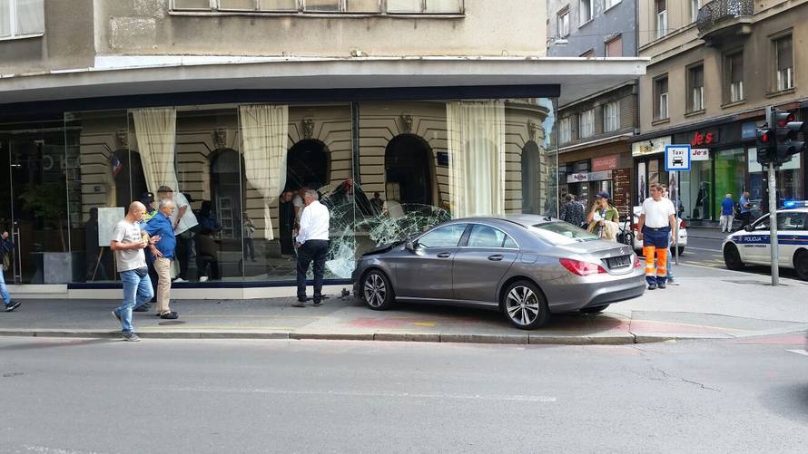 Autom u izlog: 'Pokosila bi me da sam krenula sekundu ranije'