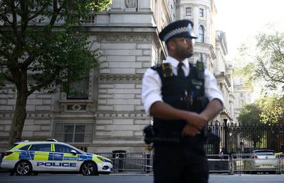 Užas u Londonu: Muškarac ranio dvoje ljudi u bolnici