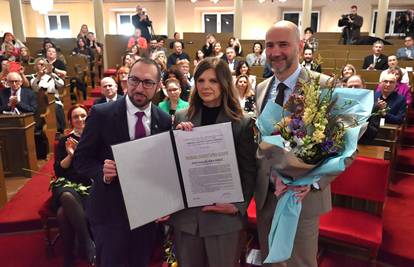 Ivana Kalogjera Brkić je Zagrepčanka godine. Nagradu joj uručili Tomašević i Klisović