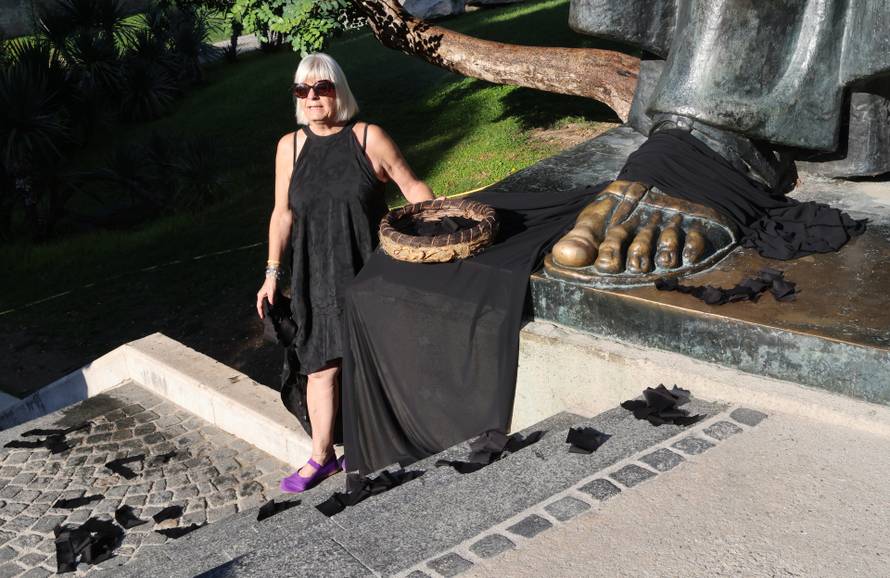 Split: Održana akcija "Dok ministar baca svjetlo, žene ostaju u mraku"