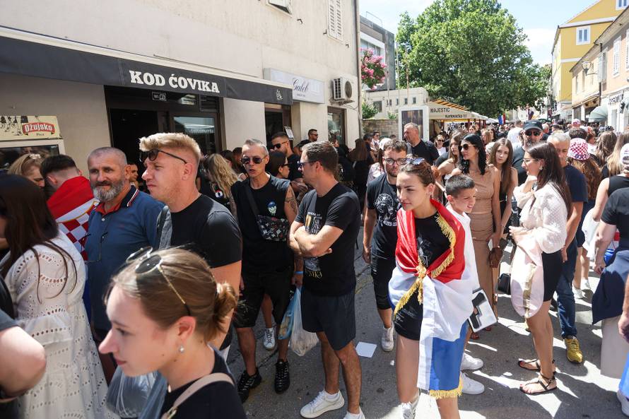 Brojni obožavatelji na ulicama Sinja uoči Thompsonovog koncerta