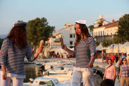 FOTO/VIDEO Festival sladoleda u Njivicama oduševio turiste