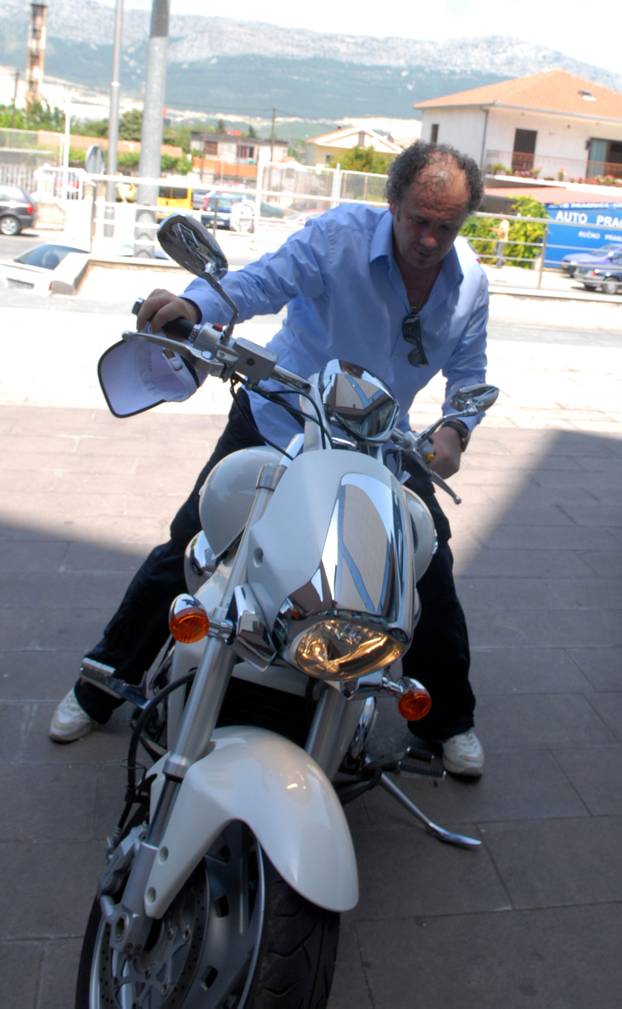 Split: Željko Kerum pokazao svoje bikerske sposobnosti na novom Suzukiju