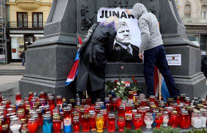 Na Trgu bana Jelačića zapalili svijeće za Slobodana Praljka