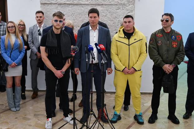 Zagreb: Ivan Pernar predao listu za parlamentarne izbore