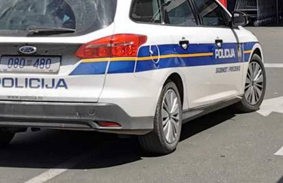 Zabio se u stup s 1,22 promila u Petrinji, vozač teško ozlijeđen