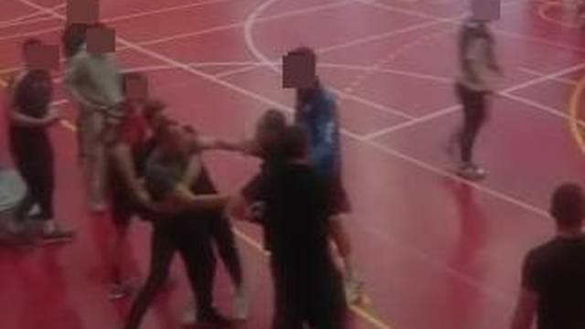 Šokantna snimka iz Rugvice: 'Nisi znao tko koga udara! Pa na terenu se tuklo 30 ljudi!'