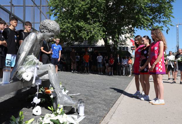 Šibenik: Kod spomenika na Baldekinu obilježena 33. obljetnica smrti Dražena Petrovi?a