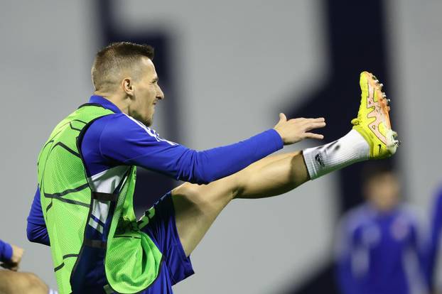 Zagrijavanje nogometa&scaron;a Dinama i Milana uo&ccaron;i po&ccaron;etka utakmice