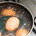 VIDEO Kuhanje jaja: Stavljate li ih u vodu odmah ili kad zakuha? Razlika u kuhanju je velika