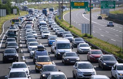 Kaos na autocestama: Nesreće na A2, A3, A4... Gužva i na ZG obilaznici. Kilometarske kolone