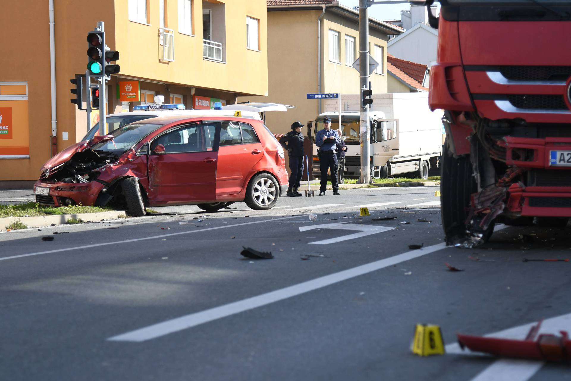 Bjelovar: Dvije osobe ozlijeđene u sudaru automobila i kamiona