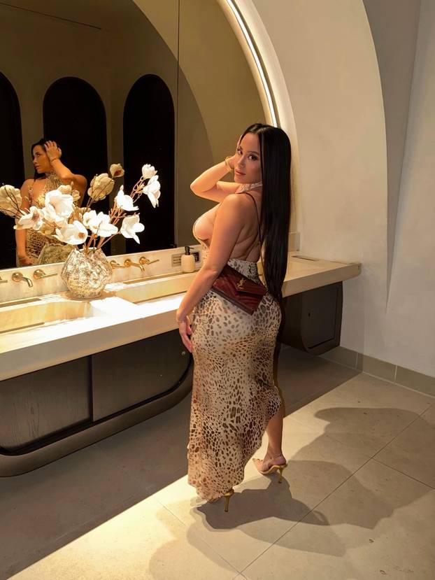 FOTO 'Prirodno sam oblikovala stražnjicu i dobro zarađujem. Nitko ne vjeruje da je prava'