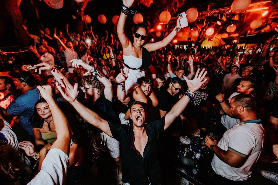 Luksuzno izdanje Ultre ovog ljeta na otocima: Party jahta spaja festivalske destinacije