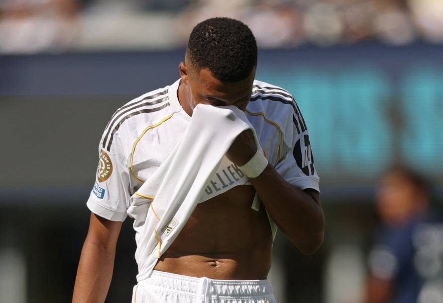 FIFA Club World Cup - Semi Final - Paris St Germain v Real Madrid