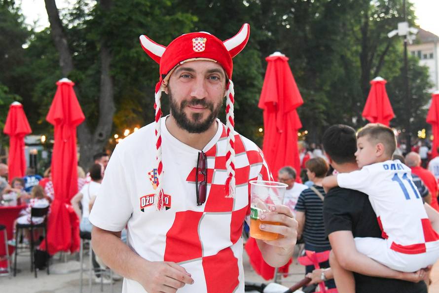 Bjelovar: Zaprešić Boysi zagrijavaju navijačku atmosferu  uoči utakmice Hrvatska - Engleska
