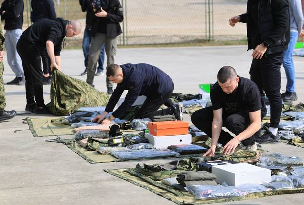 Ministar Anušić i general Kundid na prvom danu TVO-a na Slunju