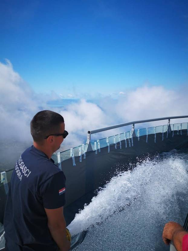 Testirali stakleni vidikovac na Biokovu: Izdržao pritisak vode