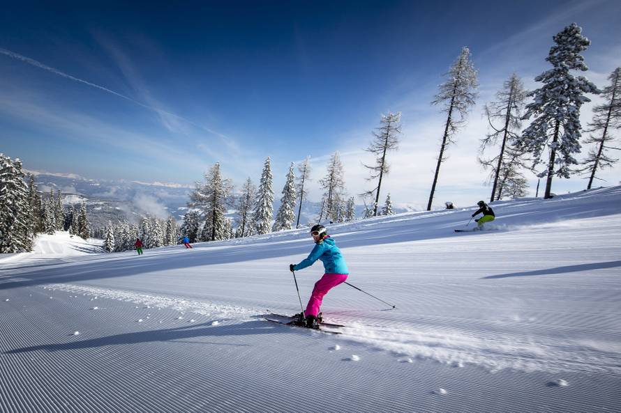 Skifahrer auf der Grebenzen, Urlaubsregion Murtal