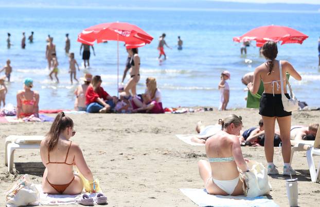 Splitske plaže pune su kupača 