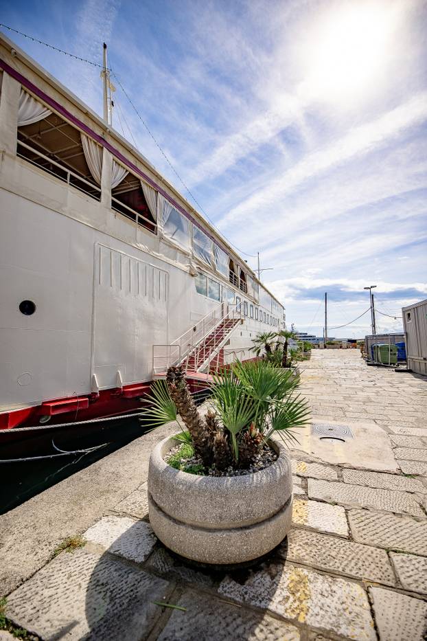 FOTO Zavirite u prvi brod-hotel u Hrvatskoj: Noćenje na ovom brodu u Rijeci ima posebnu čar