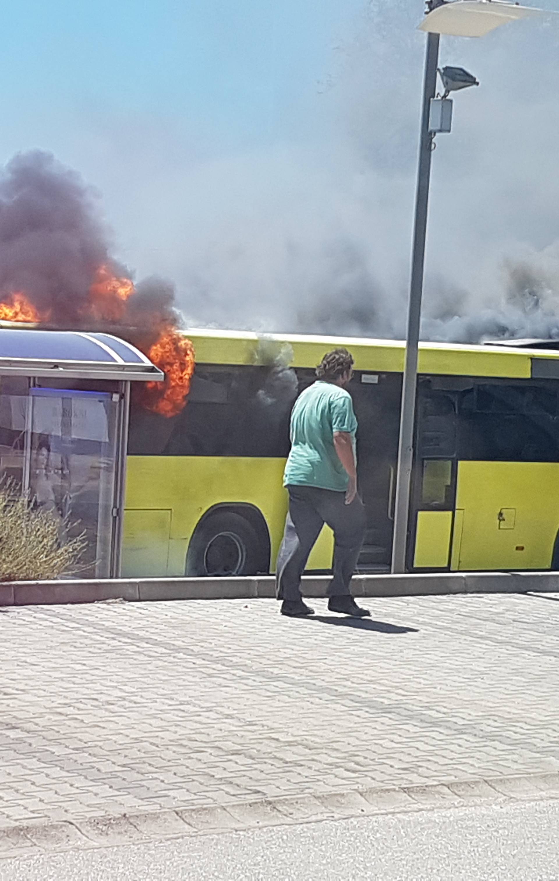 Buktinja u Splitu: 'Bježite svi van, cijeli autobus će izgorjeti!'