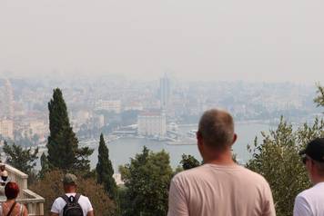 Split  prekriven dimom zbog po&zcaron;ara kod Tomislavgrada