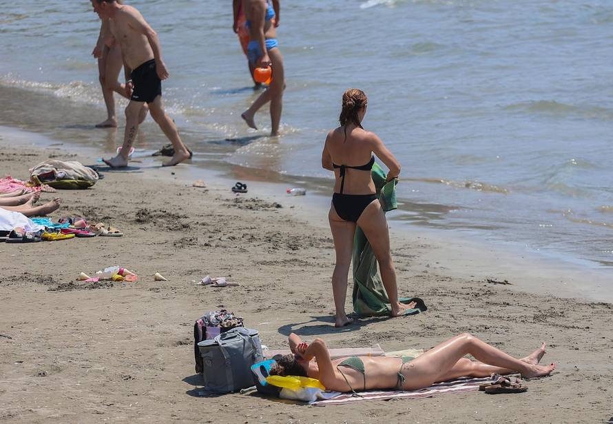 Split: 34 stupnja Celzijevih mnoge su Splićane natjerali na plaže