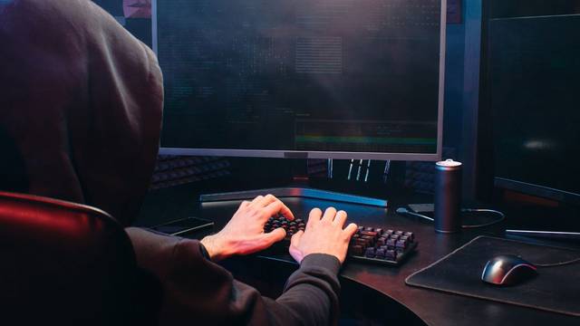 Policija upozorava: Pojavila se nova phishing prevara. Koriste WhatsApp, čuvajte kartice