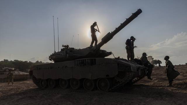 IDF staging near Be-Eri 